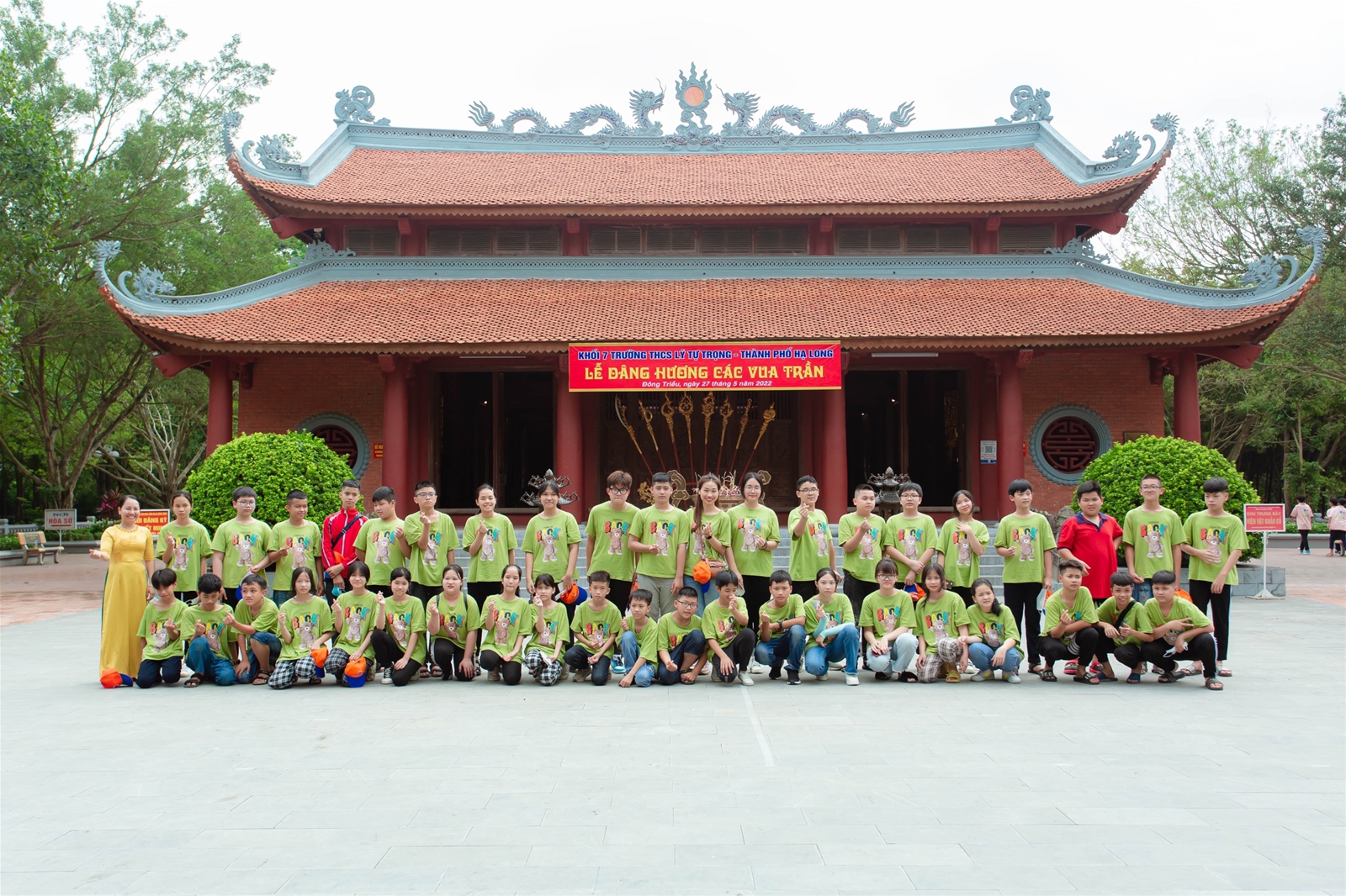 Trường THCS Lý Tự Trọng đã tổ chức cho học sinh khối 6, 7 tham gia Lễ dâng hương